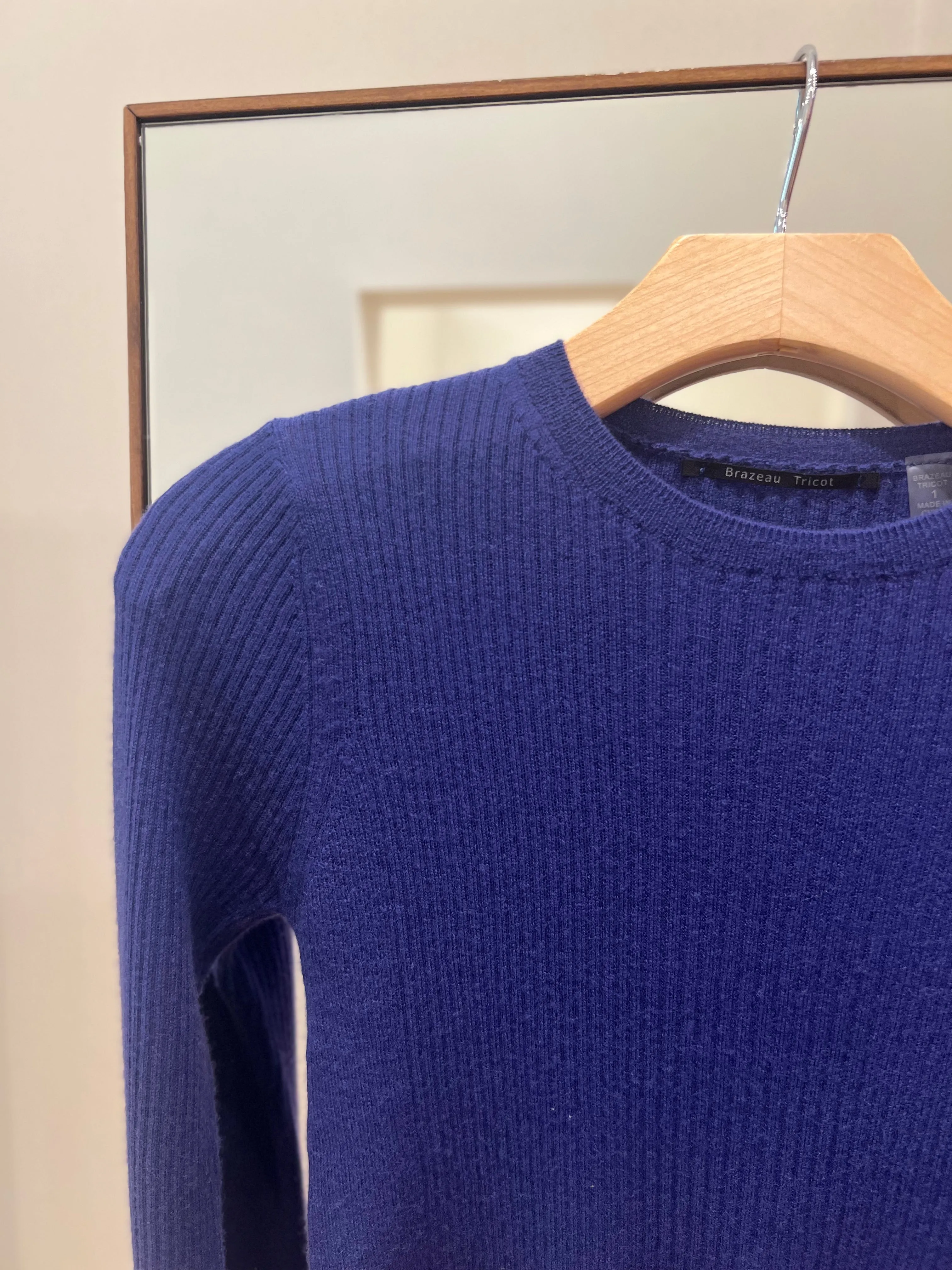 Brazeau Tricot - All thumbs cashmere sweater in Indigo