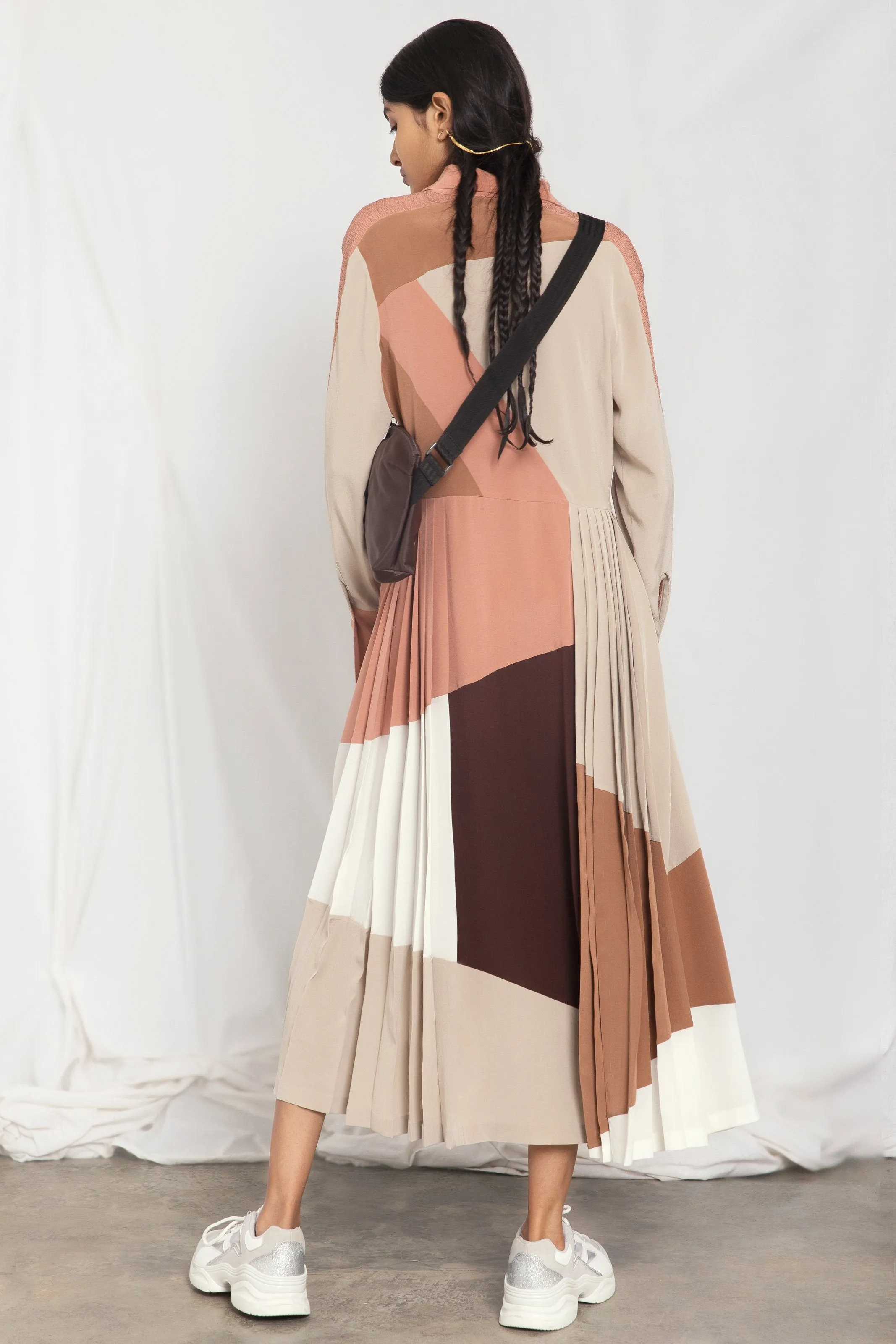 Colour-block pleated silk dress