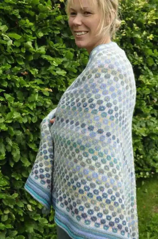 Forget me not shawl by Ruth Sørensen, No 20 knitting kit in 3 colors