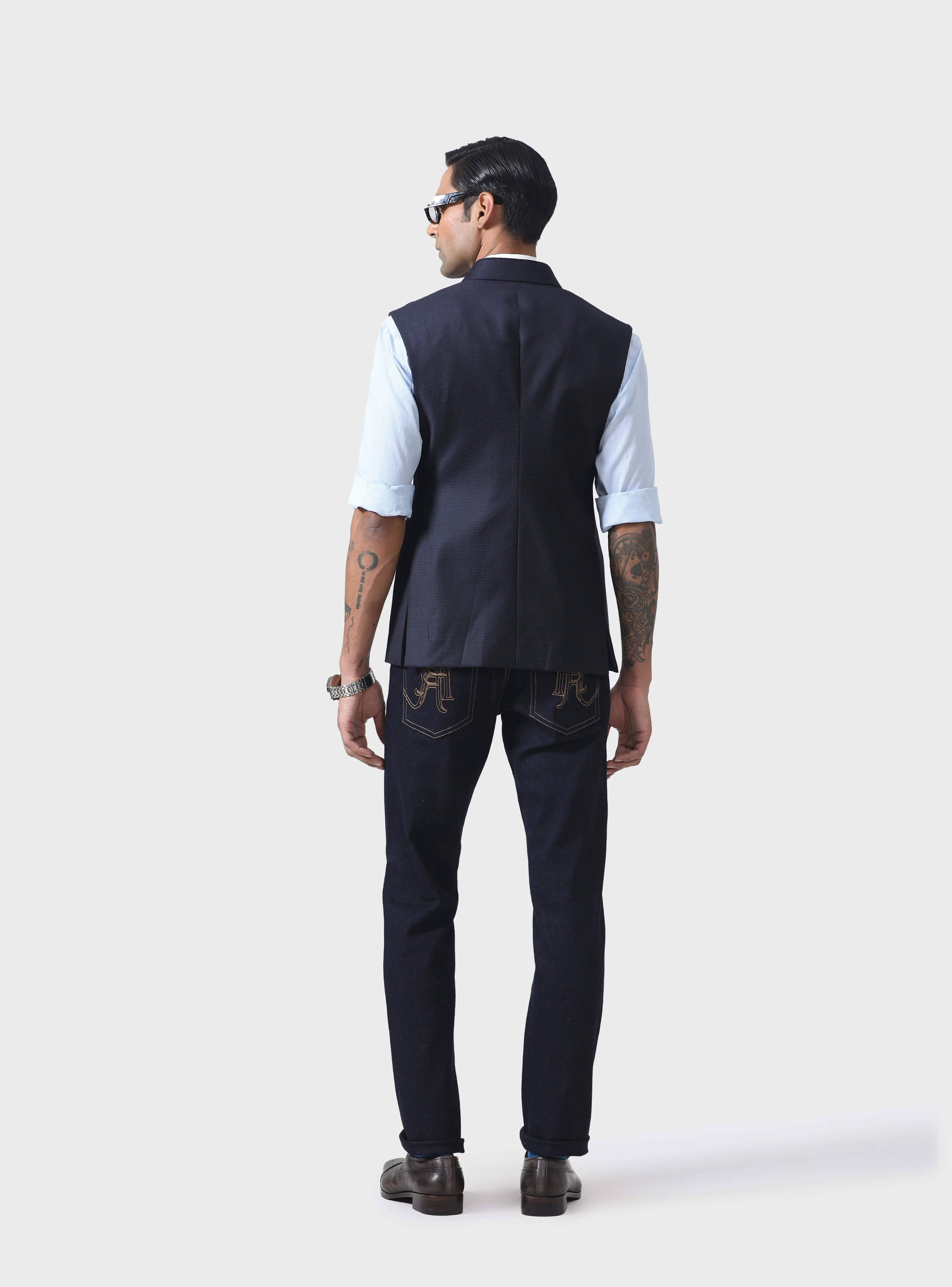 SARTORIAL SOPHISTICATION THE EXQUISITE WOOL WAISTCOAT